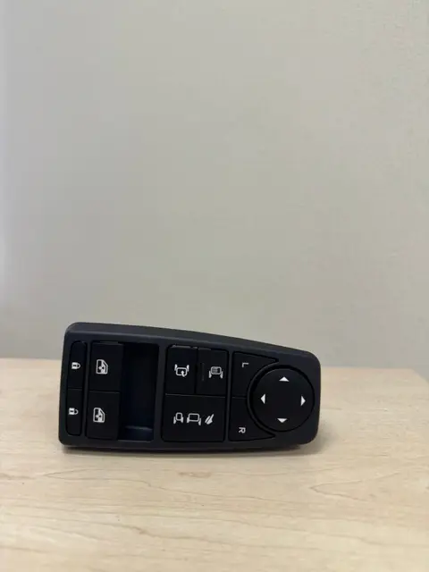RS4010 КНОПКА ОТКРЫВАНИЯ СТЕКЛА СЛЕВА (81258067062)